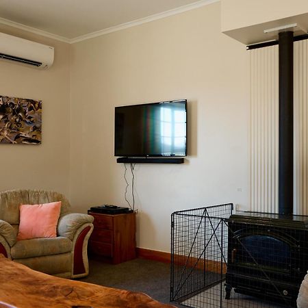 Ludstone Villa - A Charming Family Home Kaikoura Bagian luar foto