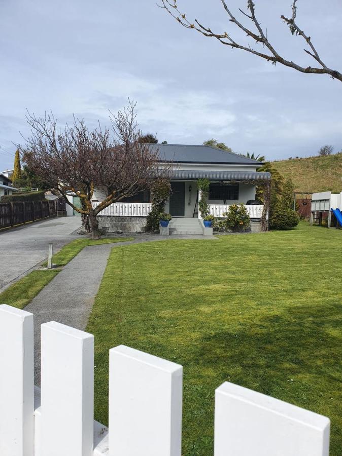 Ludstone Villa - A Charming Family Home Kaikoura Bagian luar foto