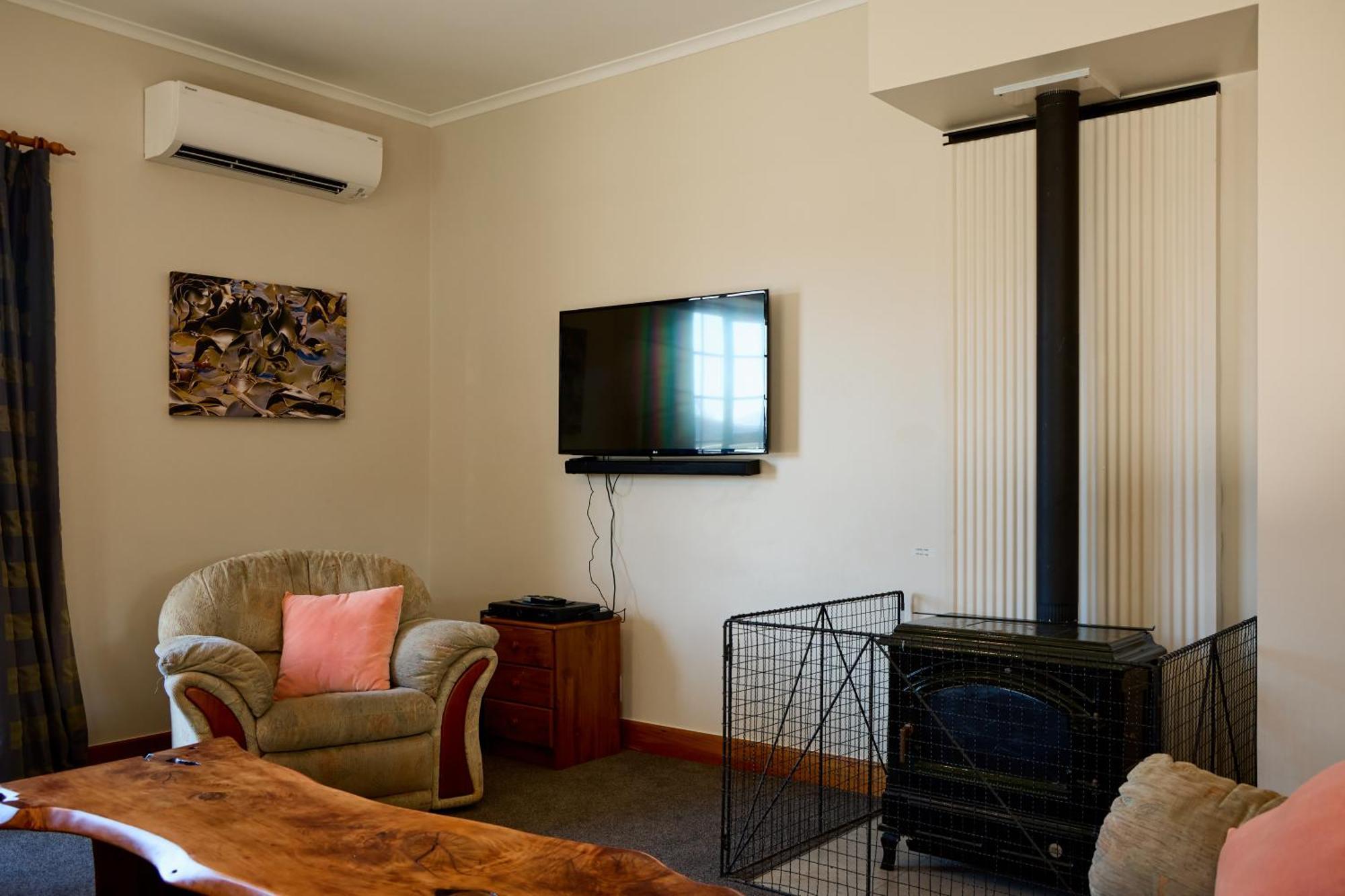 Ludstone Villa - A Charming Family Home Kaikoura Bagian luar foto
